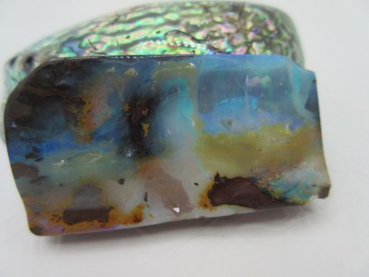 Australischer Opal in Matrix
