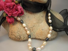 Perlenkette preiswert in Pastell- Tahitifarbe 10x8mm