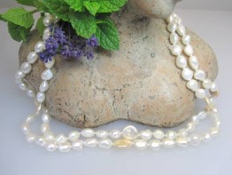Perlenkette lang weiß 120cm, zwei Farben