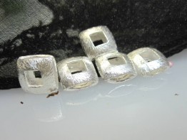 ZS556 -- Neu : 10 Stück plastisches Quadrat Kupfer versilbert