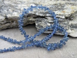 Blauer Saphir in Naturfarbe-ungefärbt facettierte Pampeln