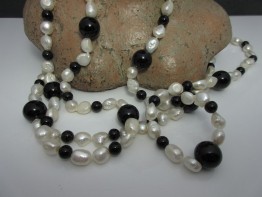 Perlenkette Onyx 150cm lang mit Süßwasserperlen