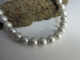 Perlenkette-Strang rund intensiv silbern 9,5-10mm Modell 4